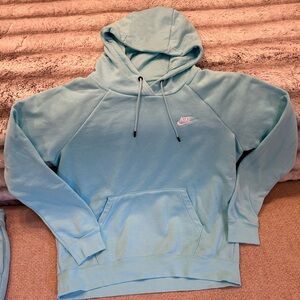 🩵Nike Women’s Sportswear Essential Hoodie